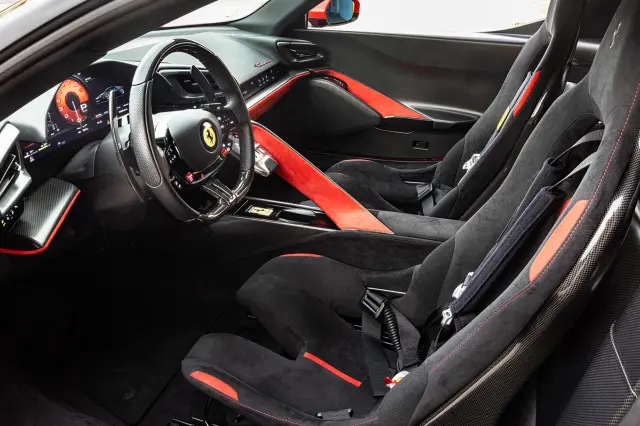 Ya he probado el nuevo Ferrari Testarossa. Cockpit.