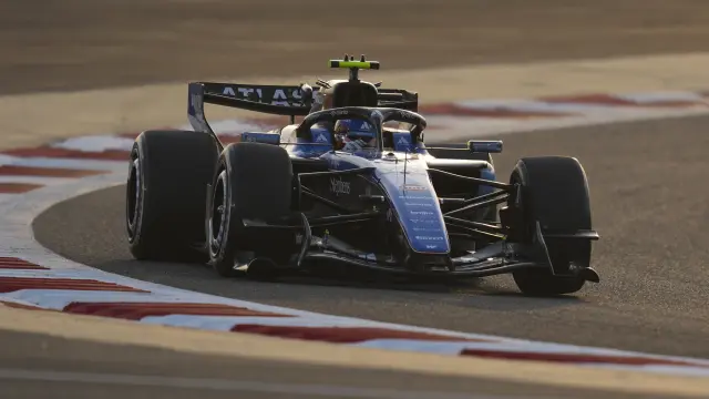 Carlos Sainz pilotando el nuevo Williams en los test de Bahréin