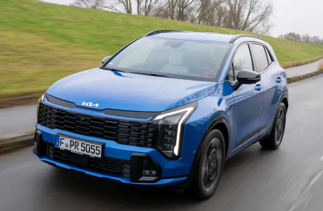 Comparativa del Renault Austral Full Hybrid E-Tech 200 vs Kia Sportage 1.6 T-GDI AWD. Morro del Kia.