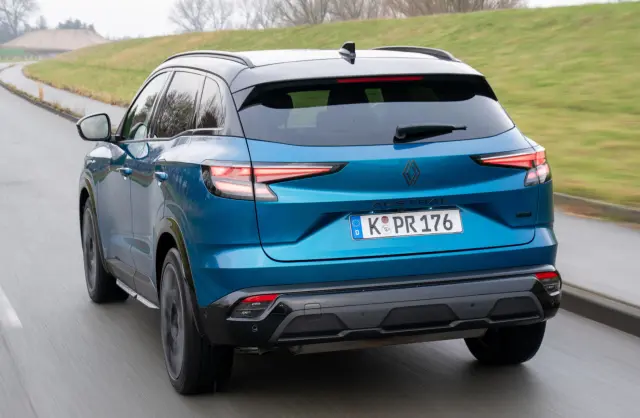 Comparativa del Renault Austral Full Hybrid E-Tech 200 vs Kia Sportage 1.6 T-GDI AWD. Zaga del Renault.