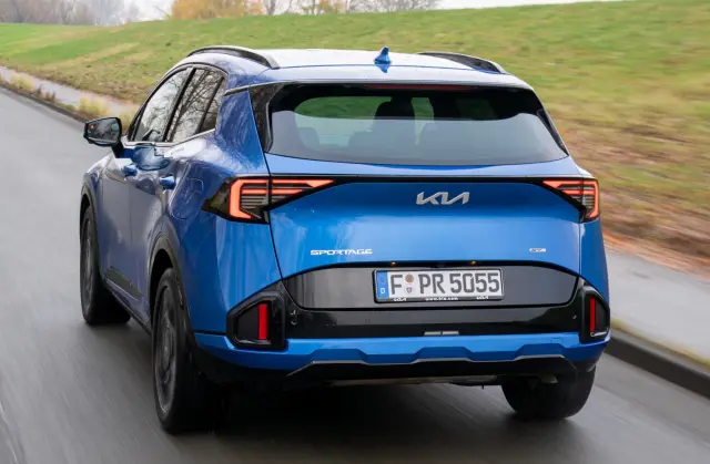 Comparativa del Renault Austral Full Hybrid E-Tech 200 vs Kia Sportage 1.6 T-GDI AWD. Zaga del Kia,