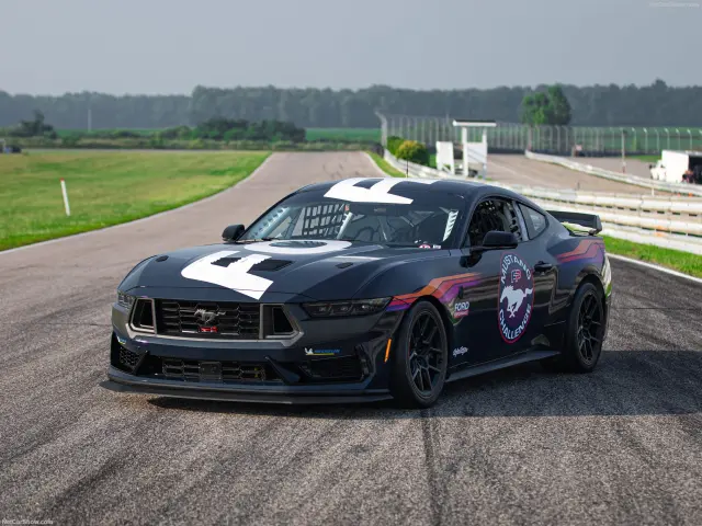 Ford Mustang Dark Horse R