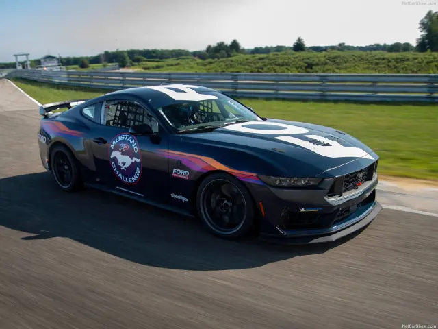 Ford Mustang Dark Horse R