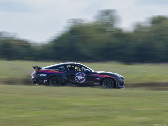 Ford Mustang Dark Horse R