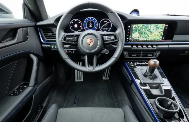 Ya he probado el Porsche 911 Carrera T. Cockpit.