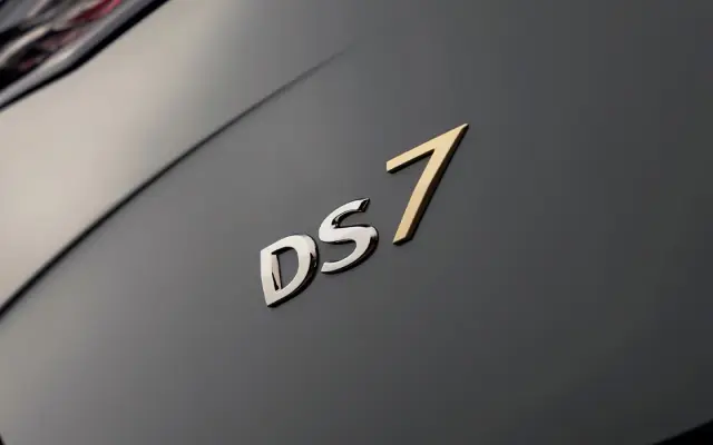 Logo en dorado