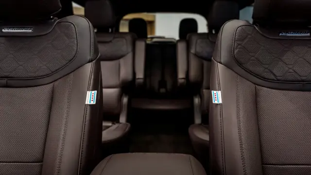 El Ford Explorer híbrido del Papa León XIV