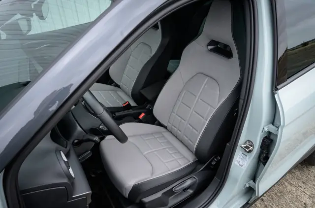 Seat Arona 1.5 TSI vs. Opel Mokka Hybrid. Asientos del Arona.