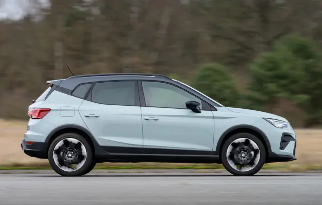 Seat Arona 1.5 TSI vs. Opel Mokka Hybrid. Barrido del Arona.