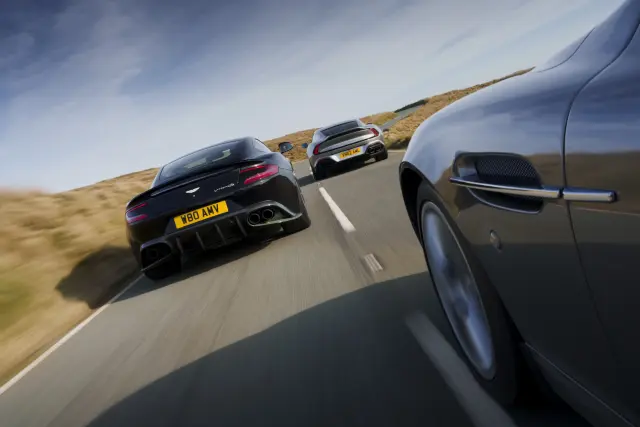 Aston Martin Vanquish celebra 25 años