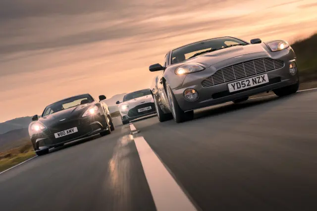 Aston Martin Vanquish celebra 25 años