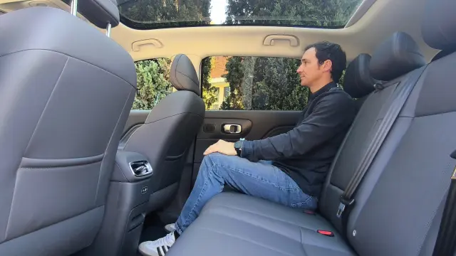 El espacio disponible en la segunda fila del B10 es realmente amplio.
