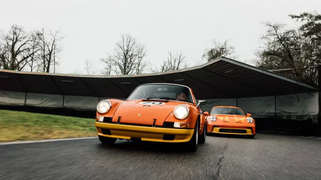 El Porsche 911 S/T  2025 junto al Porsche 911 S/T de 1972