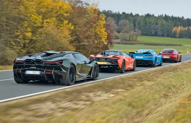 Comparativa: Lamborghini Revuelto vs McLaren Artura, Corvette E-Ray y 911 Carrera GTS. Zagas.