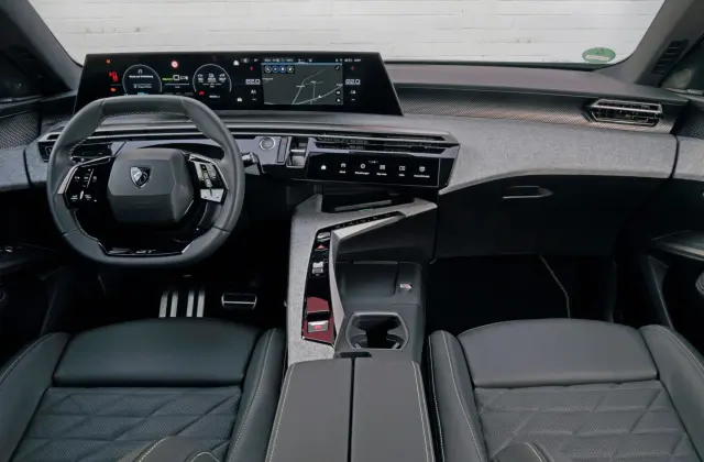 Ya he probado el Peugeot E-3008 Dual AWD. Cockpit.