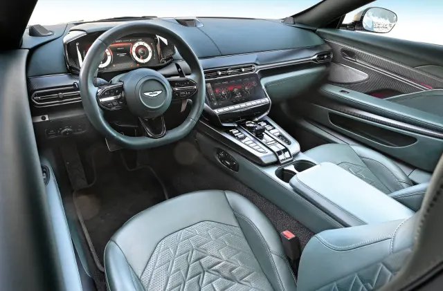 He probado el Aston Martin Vanquish. Cockpit.