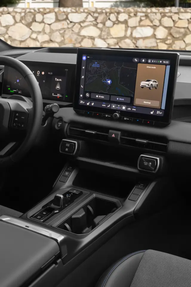Interior del Toyota RAV4 2026
