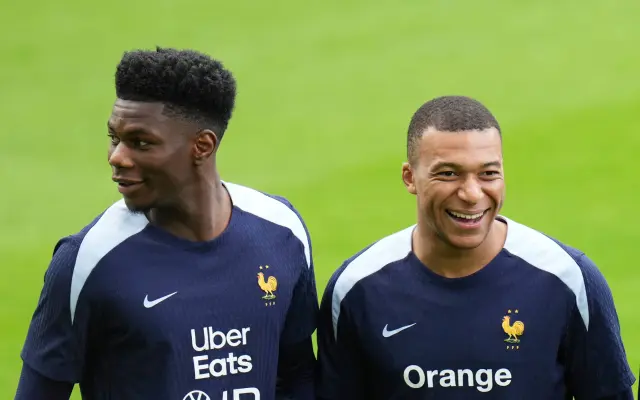 Tchouaméni bromea con que Mbappé pagó para obtener su carné
