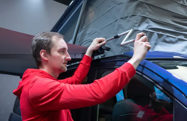 Me he subido a la Mercedes Clase V Marco Polo de 2026. Techo elevable.