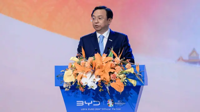 Wang Chuanfu advierte de la situación del mercado chino