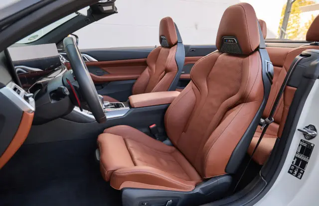 BMW M4 Competition Cabrio xDrive vs. Mercedes-AMG CLE 53 4Matic+ Cabrio. Asientos del BMW.