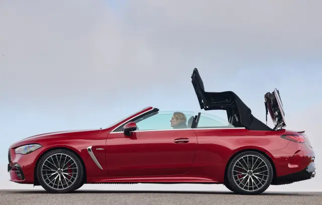 BMW M4 Competition Cabrio xDrive vs. Mercedes-AMG CLE 53 4Matic+ Cabrio. Capota del Mercedes.