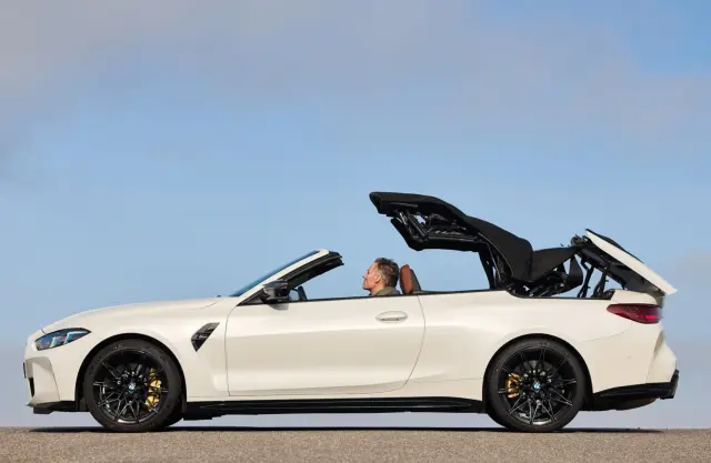 BMW M4 Competition Cabrio xDrive vs. Mercedes-AMG CLE 53 4Matic+ Cabrio. Capota del BMW.