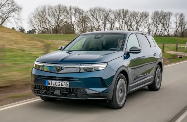 ¿SUV compacto, maletero grande? Opel Grandland.