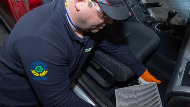 La causa del olor a humedad en el coche está en el filtro del habitáculo.