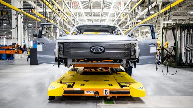 El Pentágono quiere que los fabricantes de coches produzcan armas.