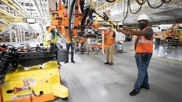 El Pentágono quiere que los fabricantes de coches produzcan armas.