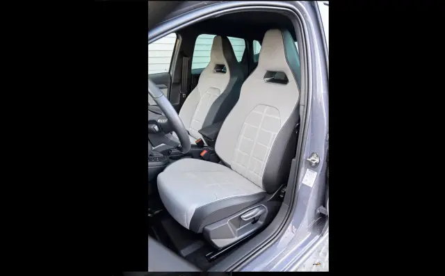 Peugeot 208 110 e-DSC6 vs Seat Ibiza 1.0 TSI. Asiento del Ibiza,