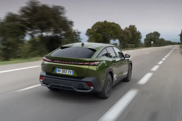 Prueba Peugeot 408 2026