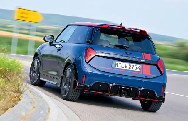 Audi A1 40 TFSI vs. Mini John Cooper Works. Zaga del Mini.