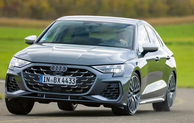 Audi S3 Sedan vs. BMW M235 xDrive Gran Coupé. El Audi en curva.
