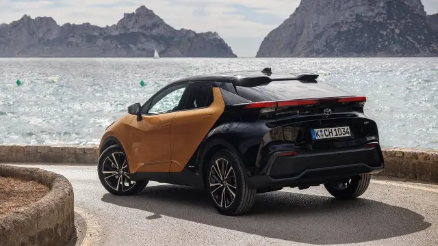 Toyota C-HR PHEV por 33.250 euros.