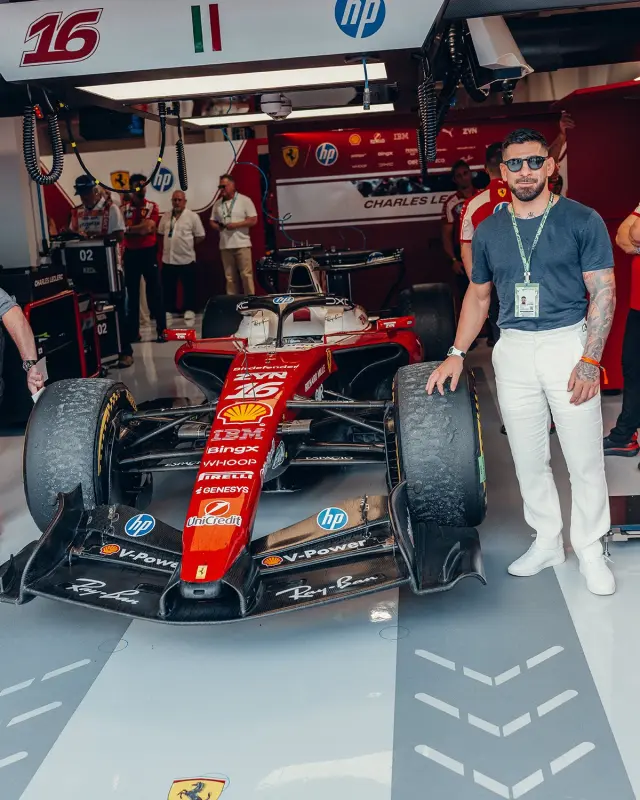 El peleador que estará en la Casa Blanca, presente junto a Ferrari