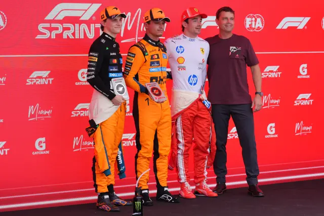 El de la NASA posó junto a Piastri, Norris y Leclerc el sábado