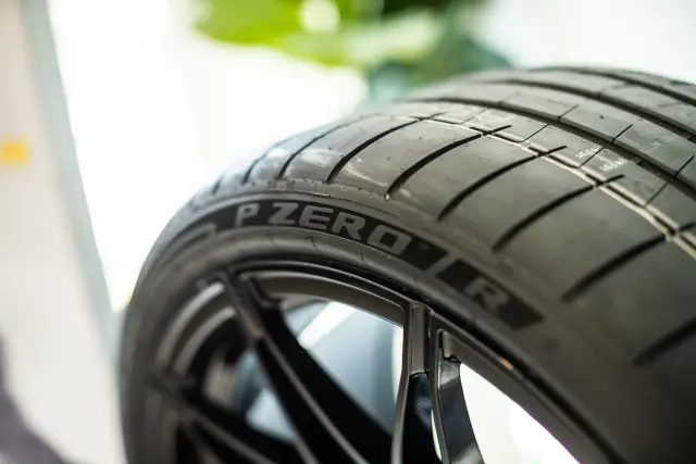 Pirelli P Zero R y Trofeo RS