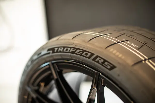 Pirelli P Zero R y Trofeo RS