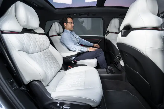 Audi Q9 interior