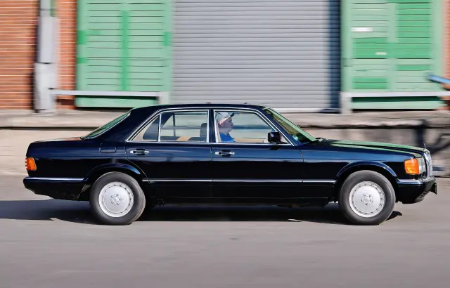 Comparativa: tres Mercedes clásicos con motores V8 . Barrido.