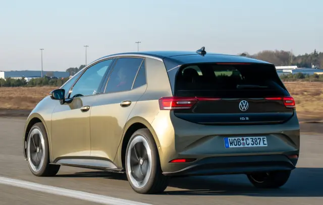 Comparativa del Kia EV4 contra el Volkswagen ID.3. Zaga del ID.3.