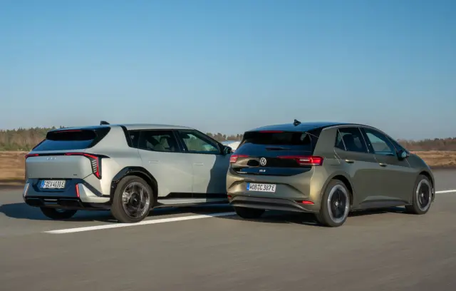 Comparativa del Kia EV4 contra el Volkswagen ID.3. Zagas.