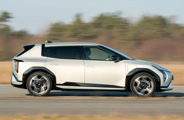 Comparativa del Kia EV4 contra el Volkswagen ID.3. Barrido del EV4.