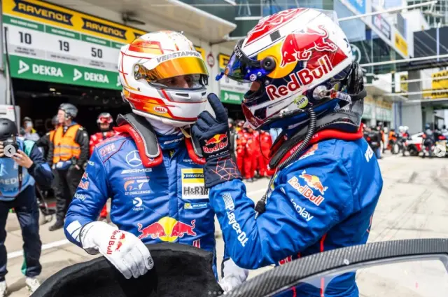 Dani Juncadella y Max Verstappen, durante las 24 horas de Nürburgring