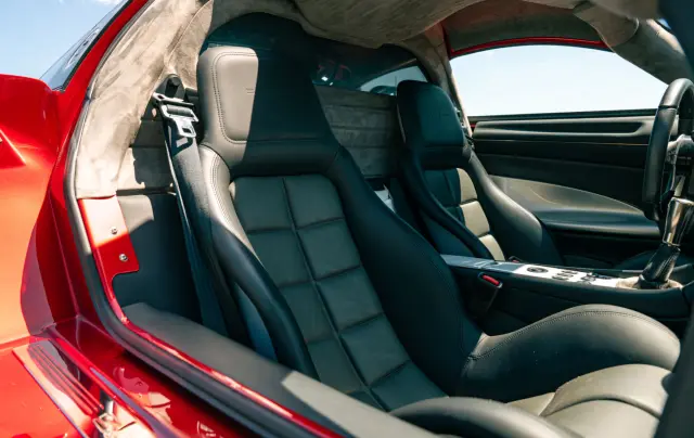 He conducido el Saleen S7 Twin Turbo. Asientos.