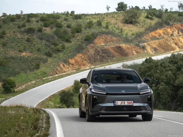 Toyota C-HR+