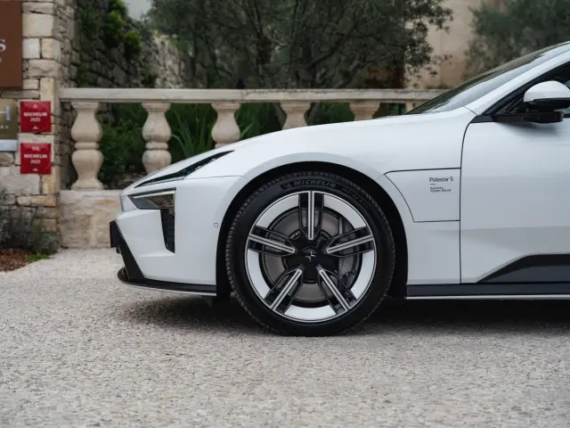 Prueba del Polestar 5
