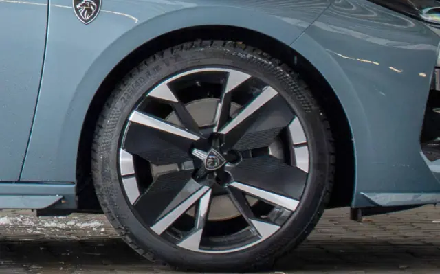 Prueba del Peugeot 308 SW PHEV 195. Llanta.